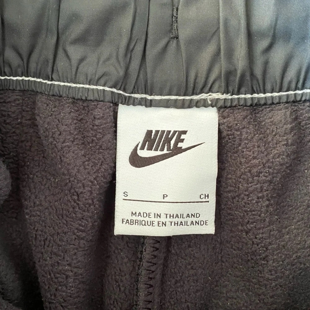 Nike Women’s Pinstripe Black Thermal Joggers – Size Small very warm and soft - Picture 13 of 15